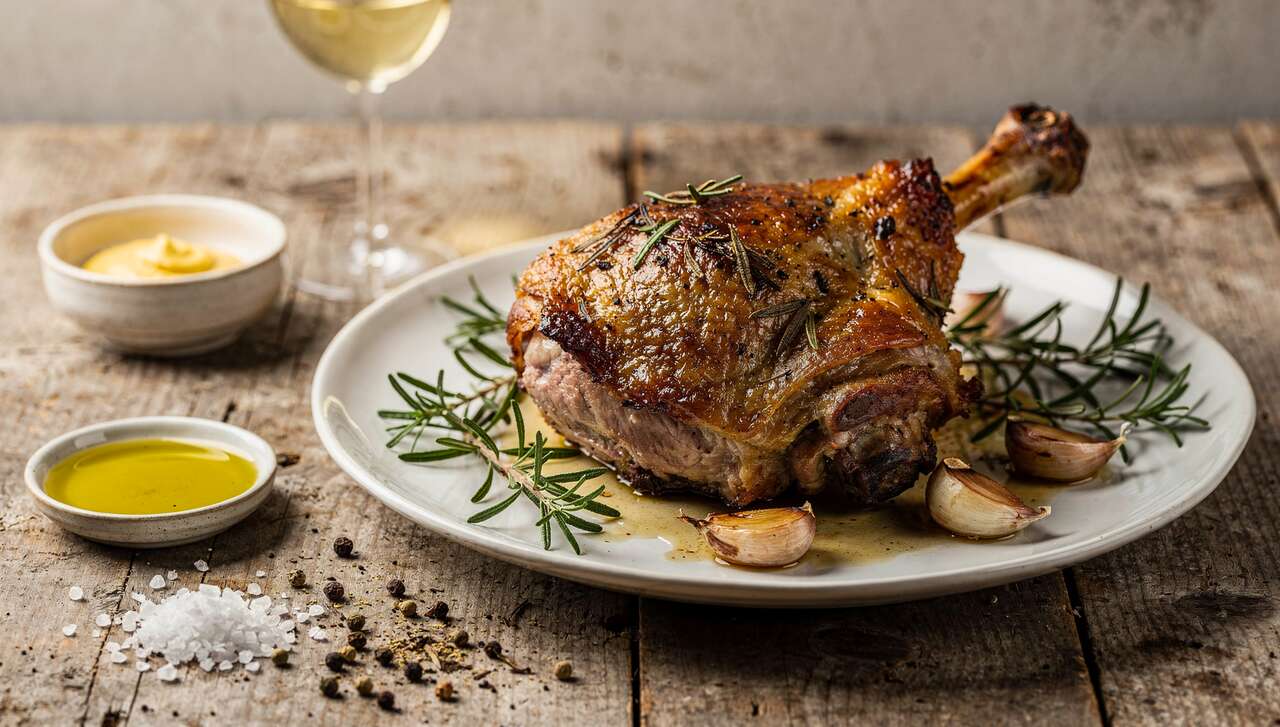 Lammkeule aus dem Ofen: Mit Rosmarin und Knoblauch – das perfekte Osteressen