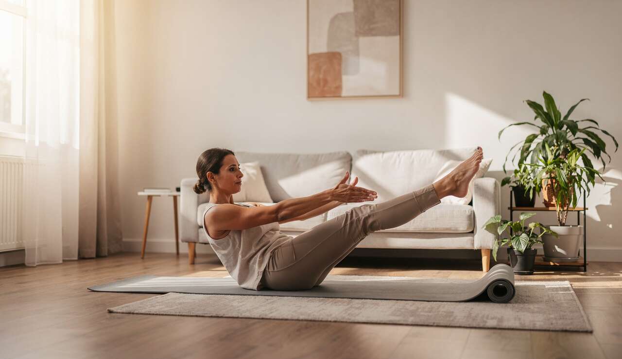 Pilates zu Hause: 3 Übungen, die gezielt Bauchfett reduzieren – laut Physiotherapeuten